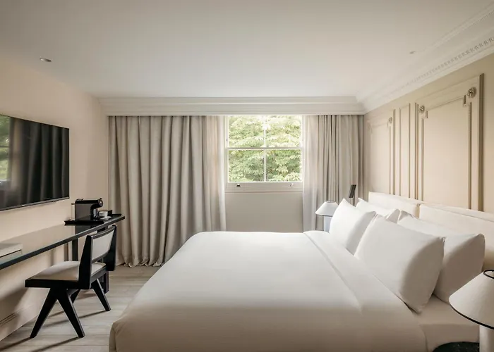 The Caesar Hotel Londra